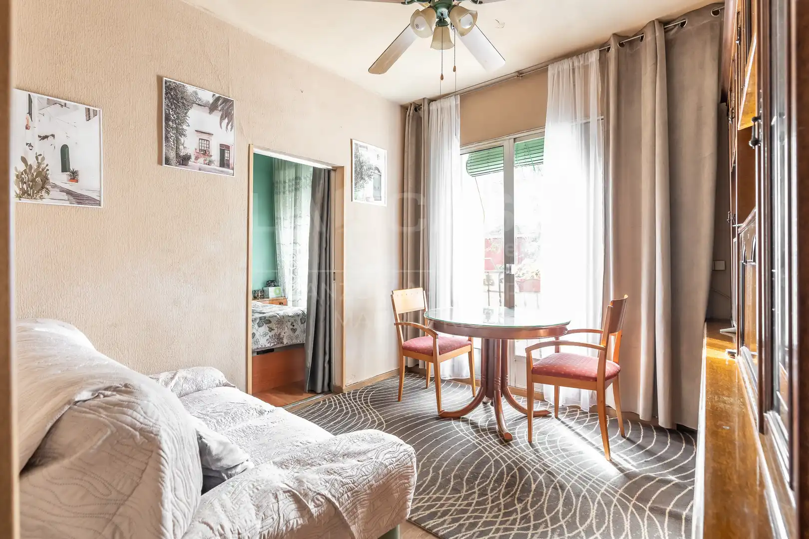 Habitación de Piso en venta en Madrid con Balcón