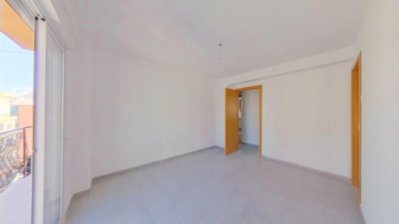 Flat for sale in  Valencia Capital  with Terrace and Oven