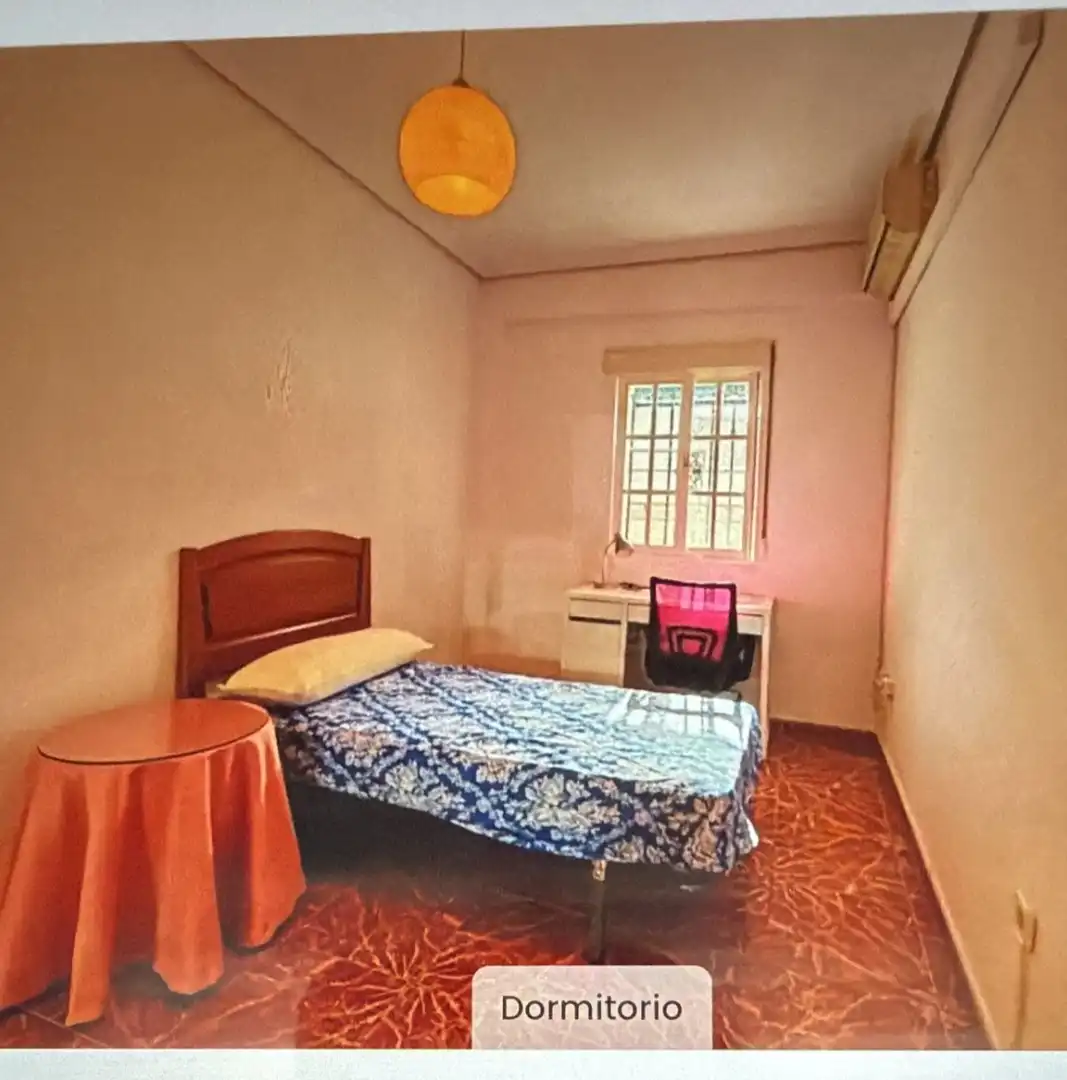 Dormitori de Pis de lloguer en Sevilla amb Aire condicionat, Calefacció i Terrassa