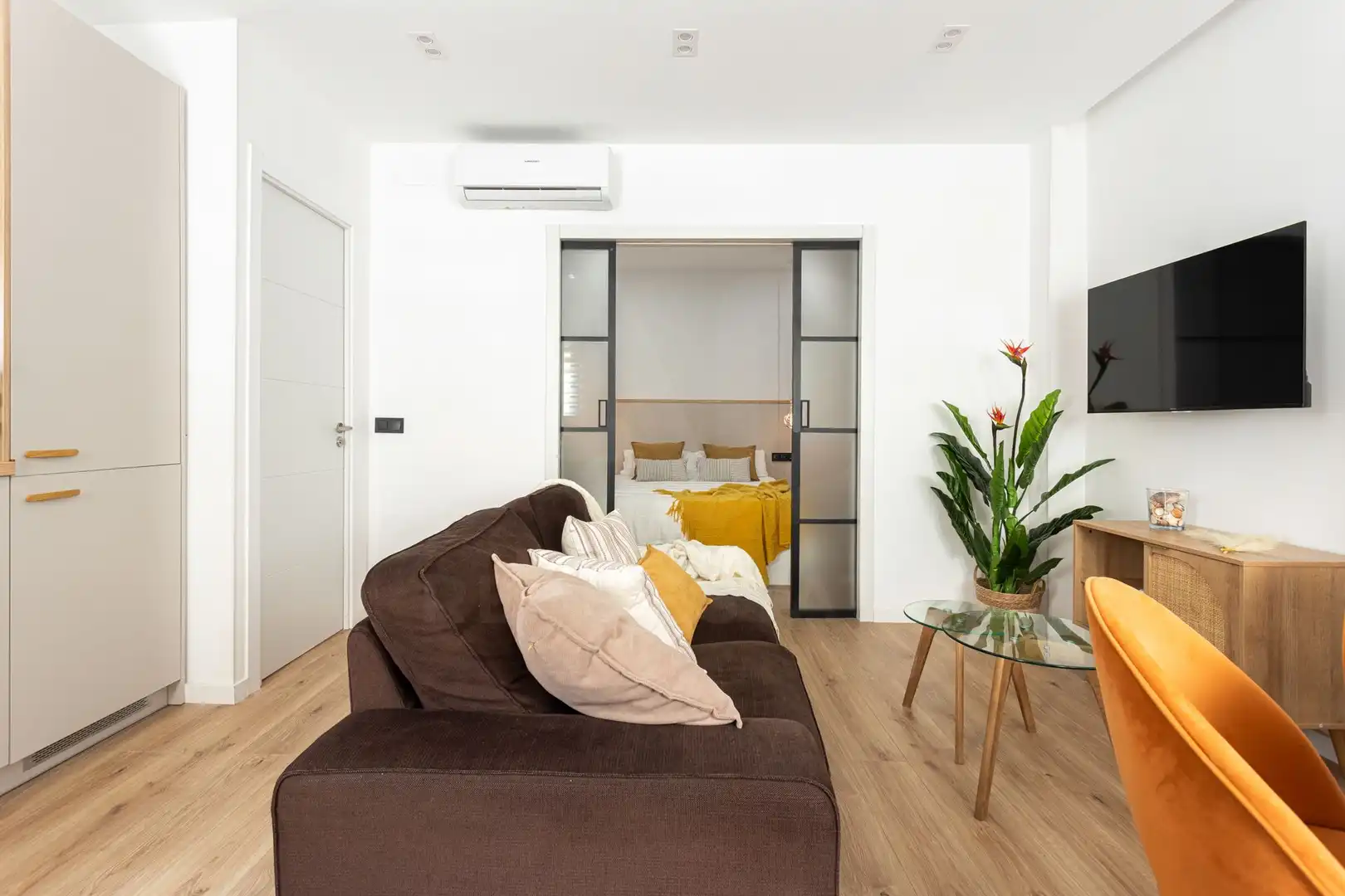 Wohnzimmer von Einfamilien-Reihenhaus zum Verkauf in Badalona mit Klimaanlage, Heizung und Terrasse