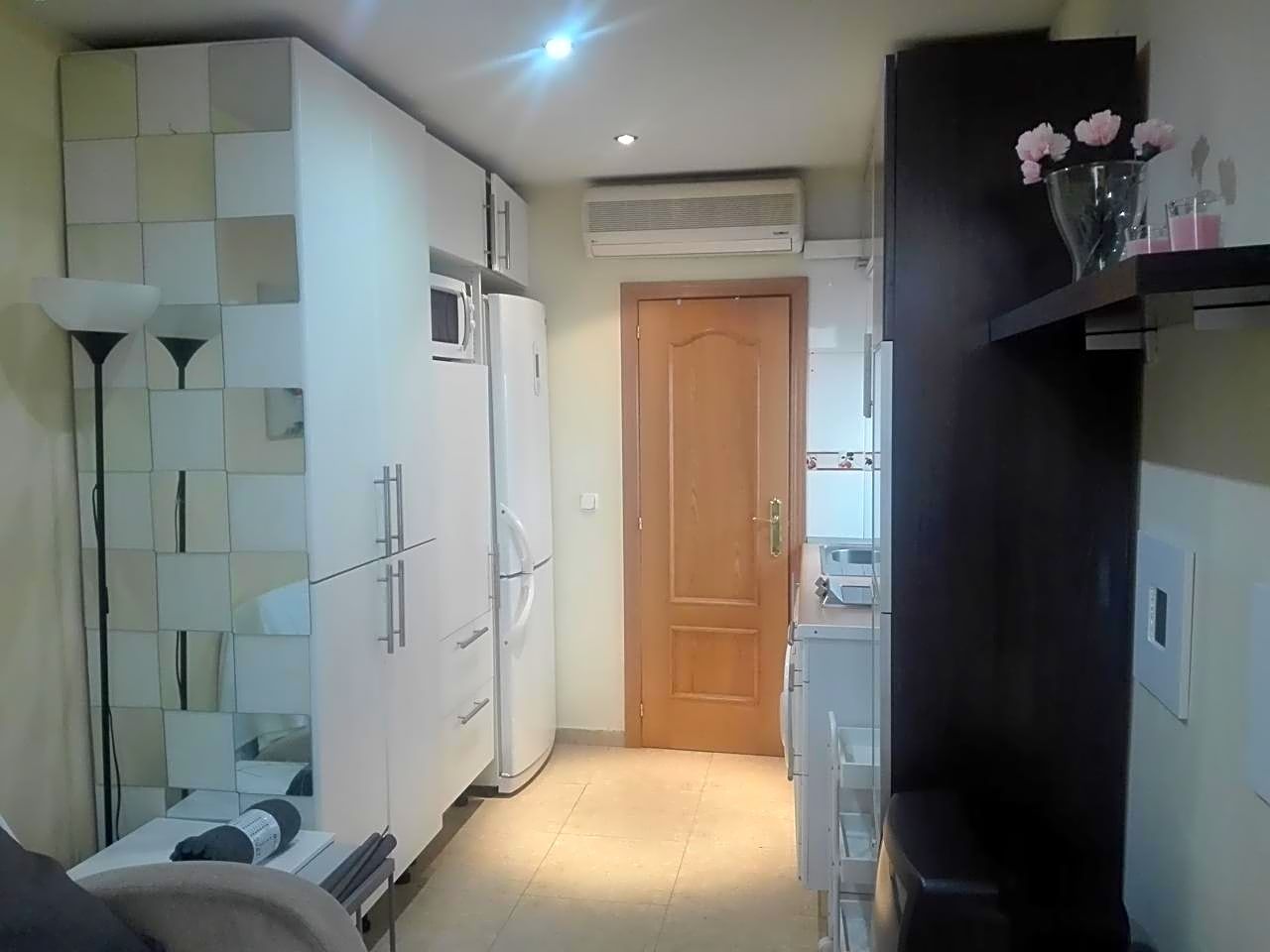 Cocina de Estudio de alquiler en  Madrid Capital con Aire acondicionado, Calefacción y Amueblado