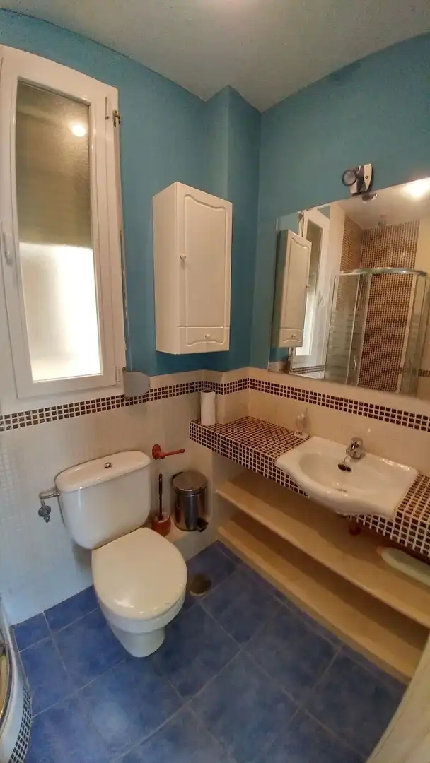 Bathroom of Flat for rent in Madrid  with Air Conditioner and Heating