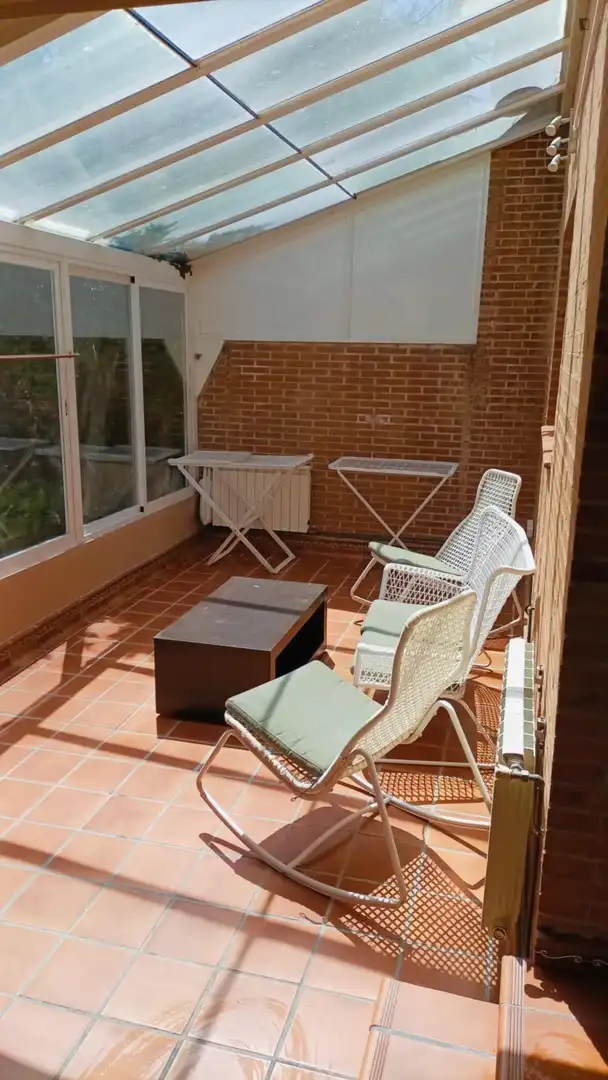 Terrassa de Apartament per a compartir en Villanueva de la Cañada amb Aire condicionat, Calefacció i Moblat
