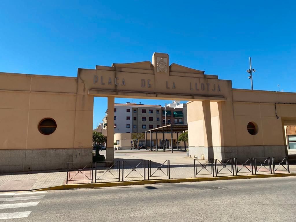 Vista exterior de Garaje de alquiler en Elche / Elx