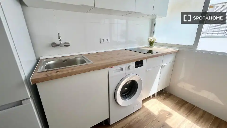 Kitchen of Flat for rent in Sevilla  with Air Conditioner, Heating and Furnished