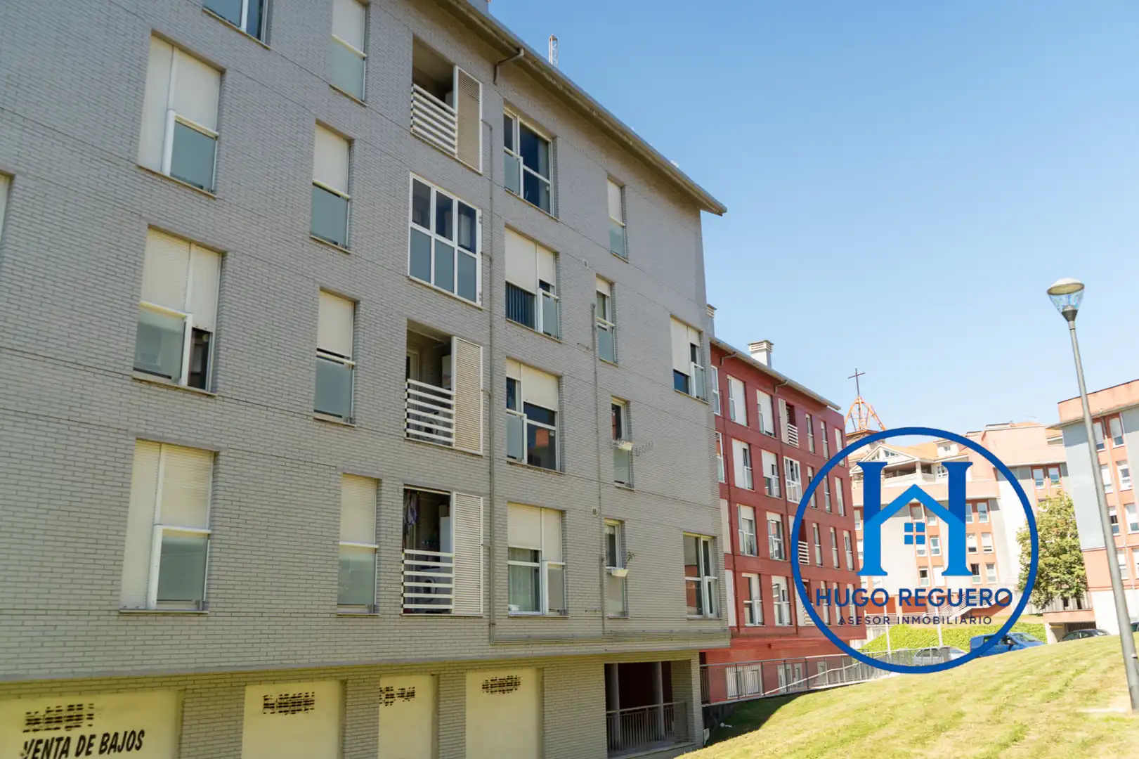 Vista exterior de Pis en venda en Avilés amb Calefacció, Parquet i Traster