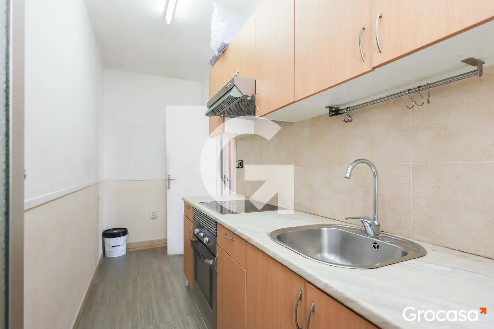 Cuina de Pis en venda en Sant Boi de Llobregat amb Forn i Balcó