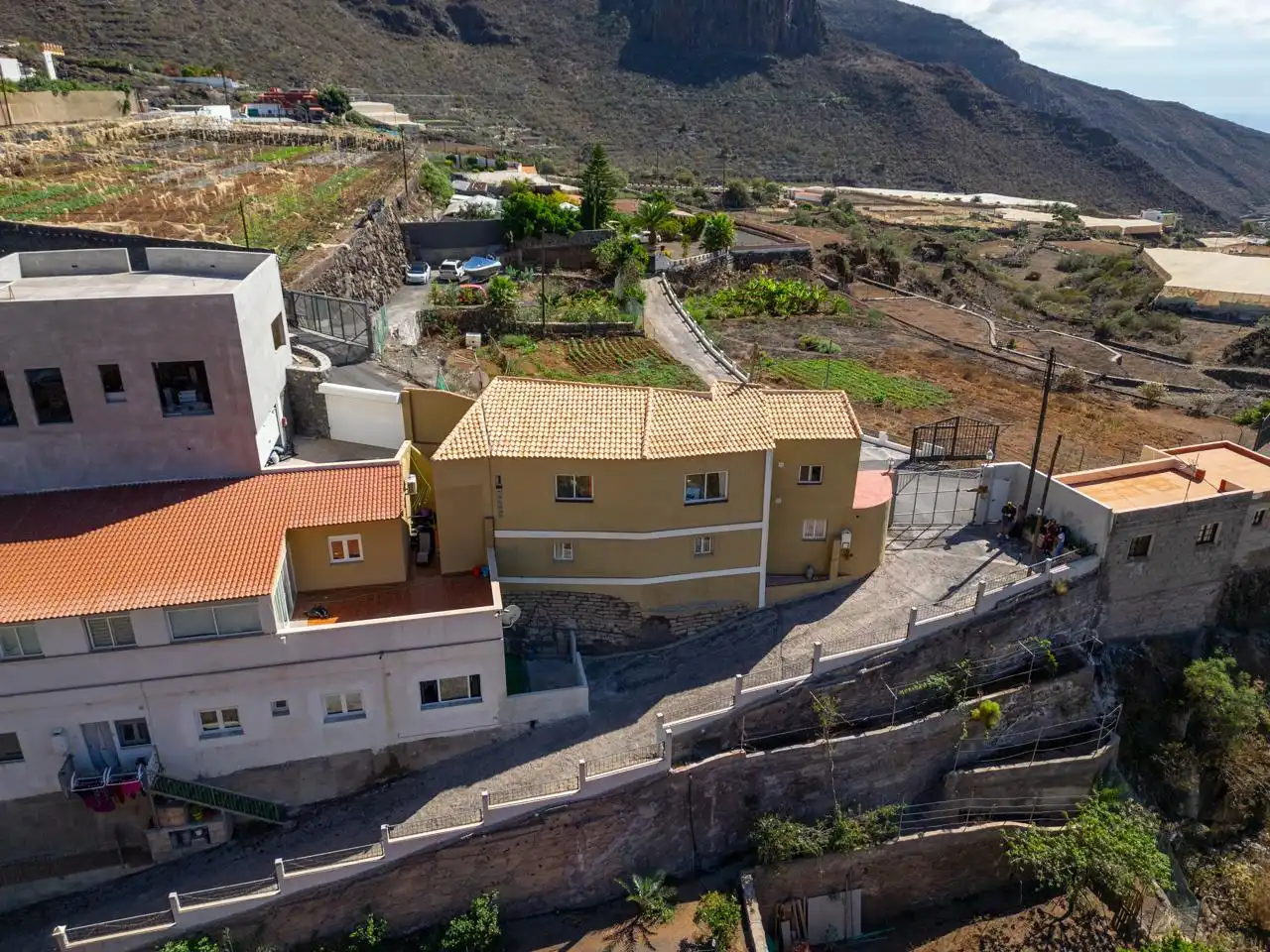 Vista exterior de Finca rústica en venda en Santiago del Teide amb Jardí privat i Terrassa
