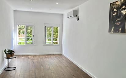 Bedroom of Flat for sale in  Barcelona Capital  with Air Conditioner