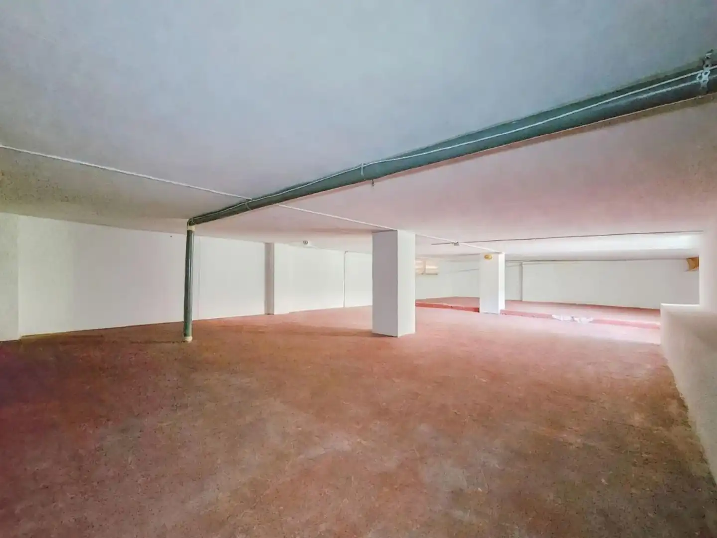 Ground floor for sale in Sabadell  with Heating and Storage room