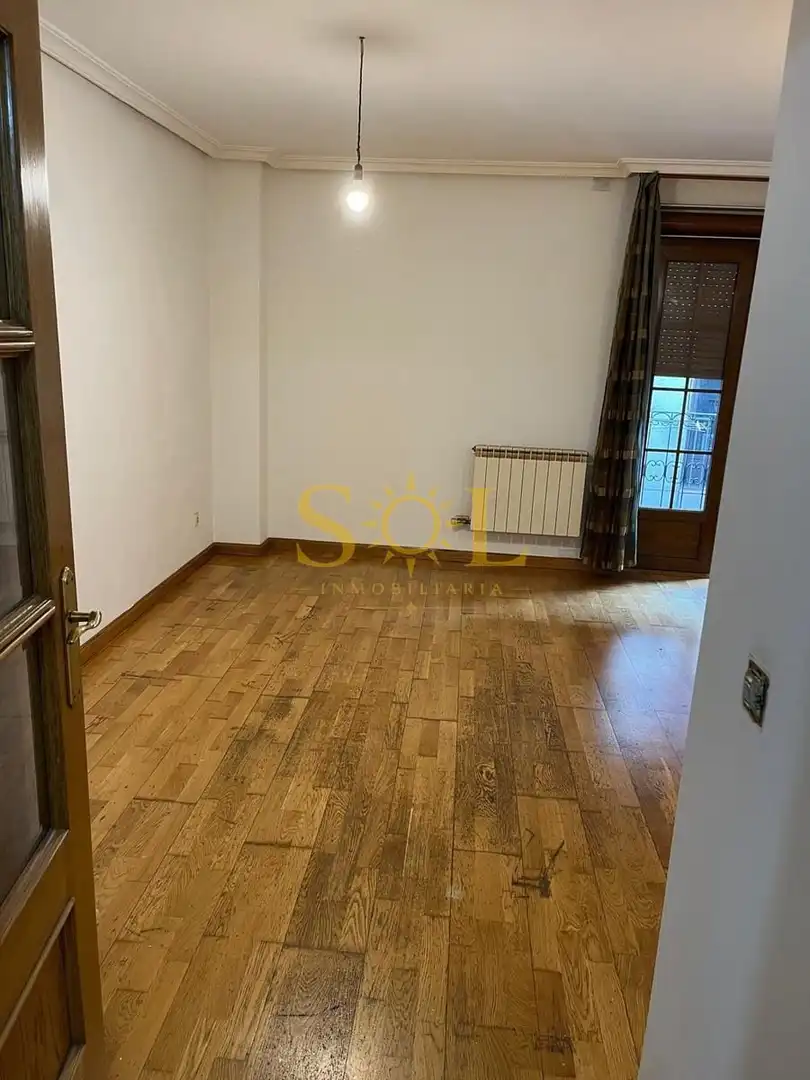 Piso en venta en León Capital  con Calefacción, Parquet y TV