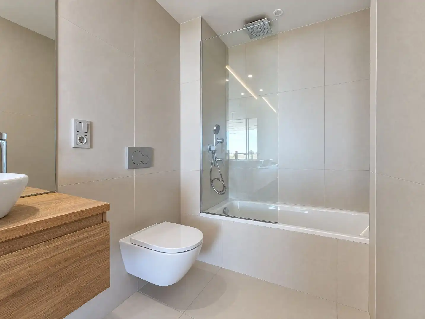 Bathroom of Flat for sale in Fuengirola  with Terrace