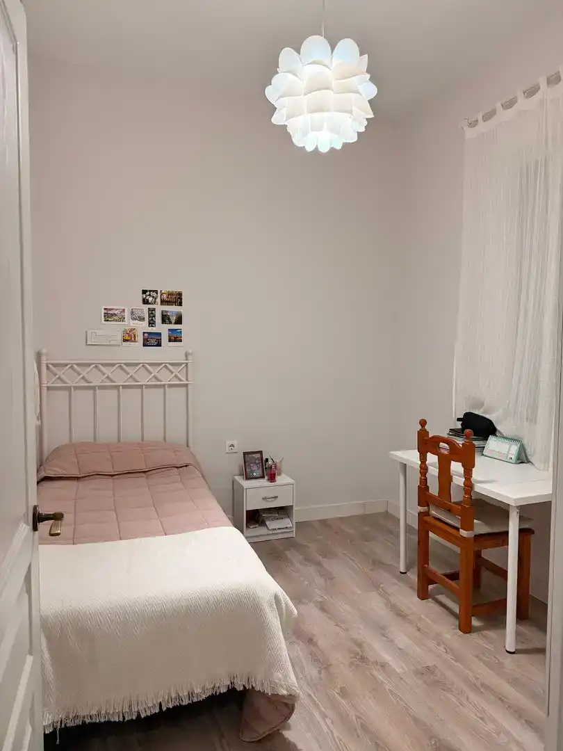 Bedroom of Flat for share in Sevilla  with Air Conditioner, Parquet flooring and Storage room