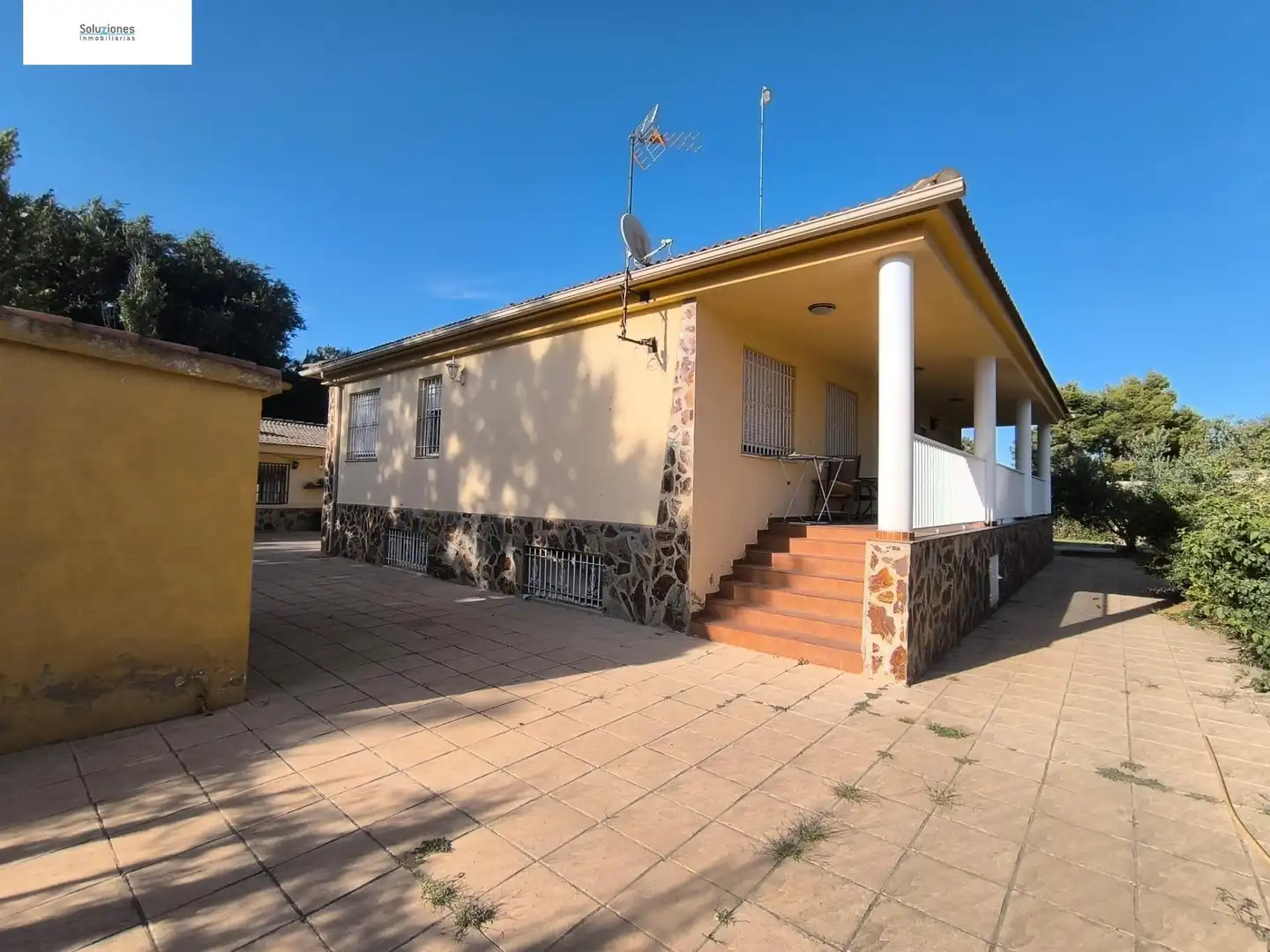 Vista exterior de Casa o xalet en venda en Albacete amb Aire condicionat, Calefacció i Jardí privat