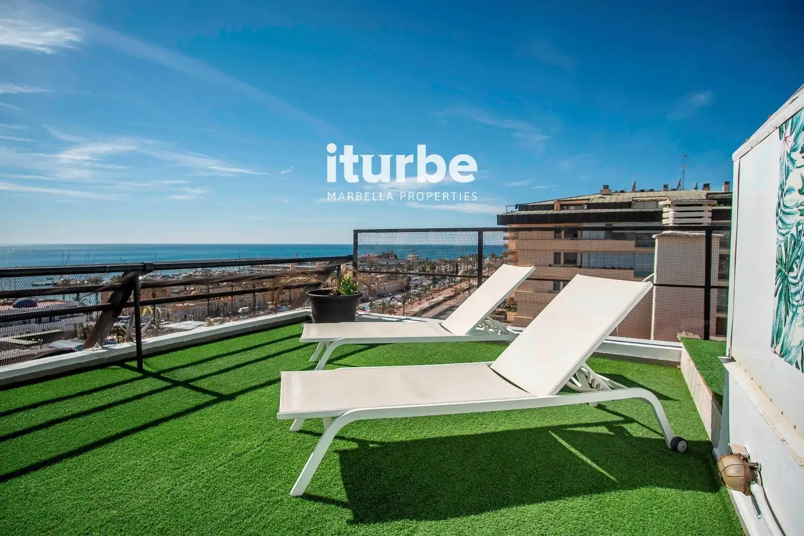 Terrasse von Dachboden zur Miete in Fuengirola mit Klimaanlage, Terrasse und Möbliert