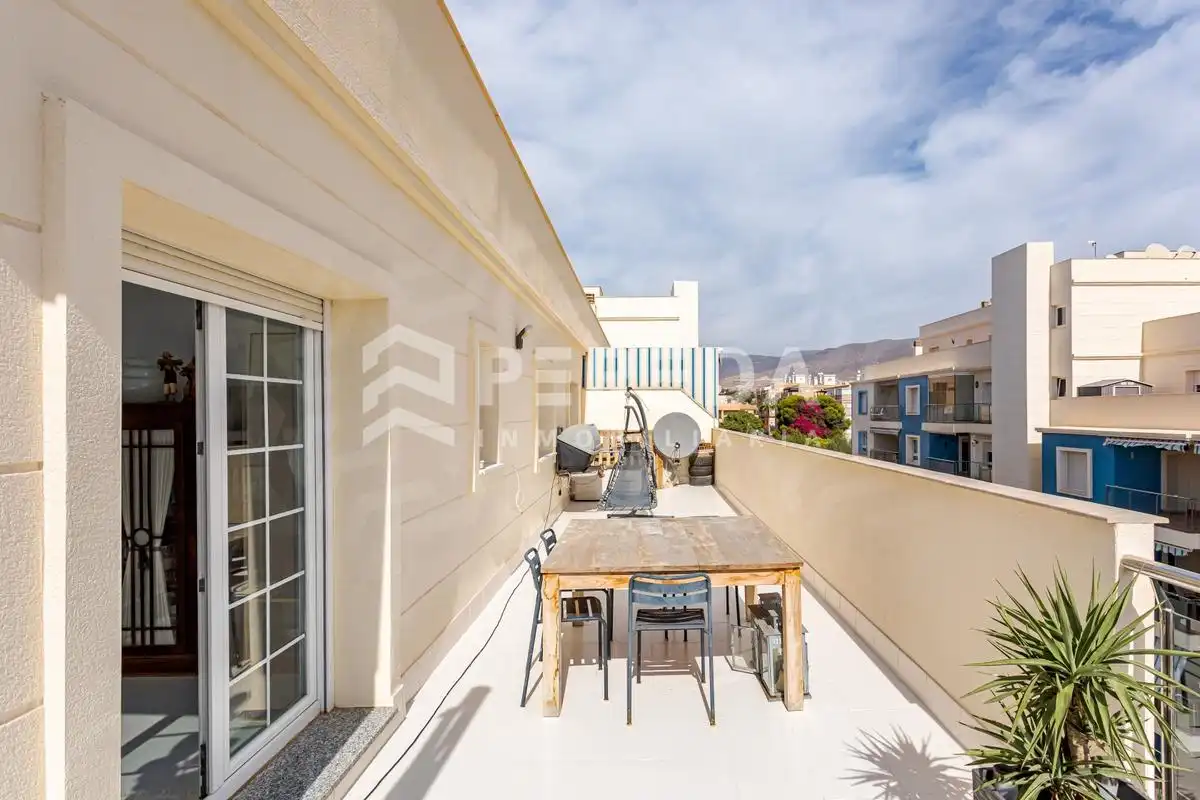 Terraza de Ático en venta en Roquetas de Mar con Aire acondicionado, Terraza y Piscina comunitaria