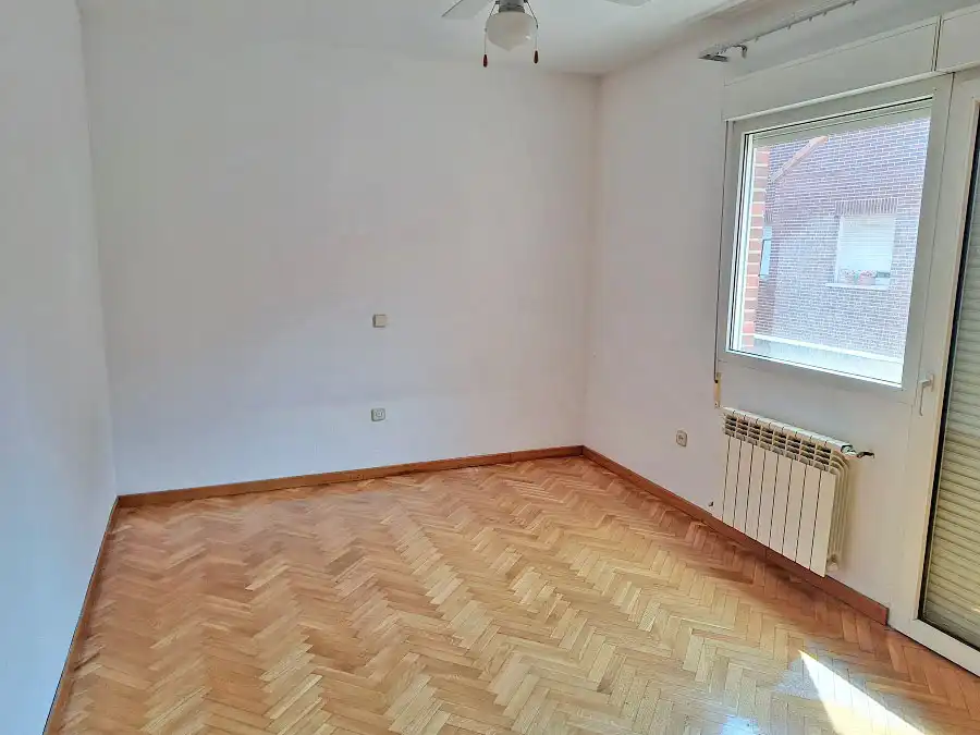 Dormitori de Casa adosada en venda en Torrelodones amb Calefacció, Jardí privat i Parquet