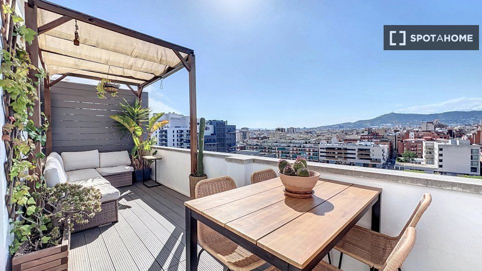 Terrassa de Pis de lloguer en  Barcelona Capital amb Aire condicionat, Calefacció i Moblat