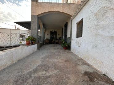 Casa rústica con balcón en venta en Berja