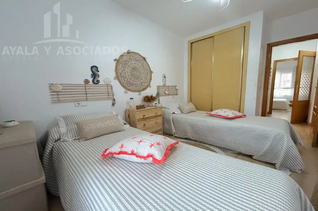 Dormitori de Pis en venda en Cartagena amb Parquet, Traster i Moblat