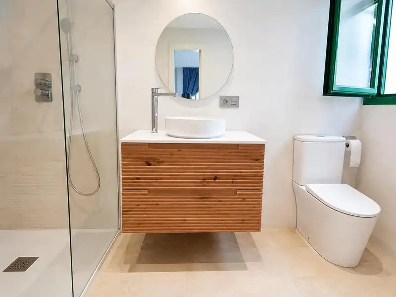 Baño de Piso en venta en Estepona con Aire acondicionado, Calefacción y Jardín privado