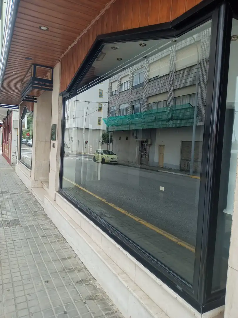 Local comercial de lloguer a Xove, imagen 2