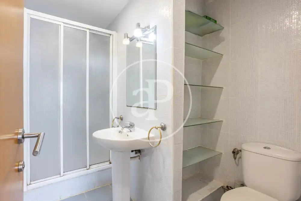 Bathroom of Flat for rent in Valencia  with Heating, Furnished and Balcony
