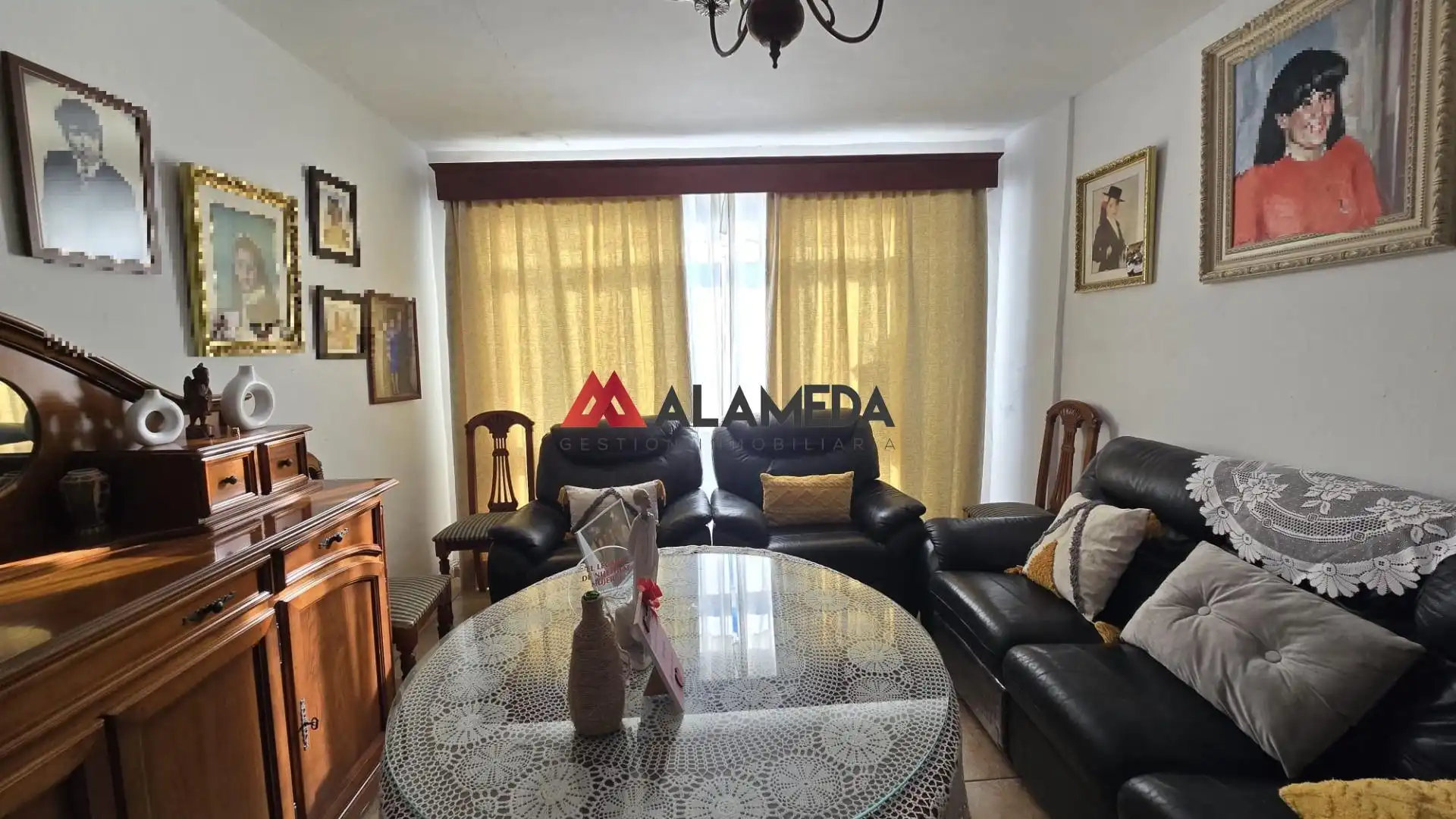 Sala d'estar de Local en venda en Medina Sidonia amb Moblat