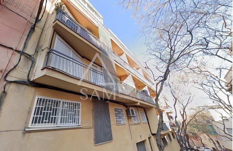 Exterior view of Planta baja for sale in Santa Coloma de Gramenet