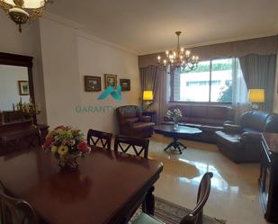 Living room of Flat for sale in  Sevilla Capital  with Air Conditioner, Heating and Parquet flooring