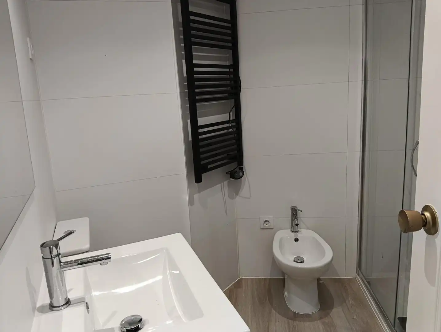Bathroom of Flat for sale in San Lorenzo de El Escorial  with Heating