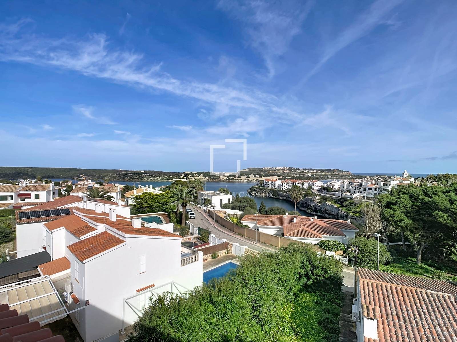 Vista exterior de Pis en venda en Es Castell amb Terrassa