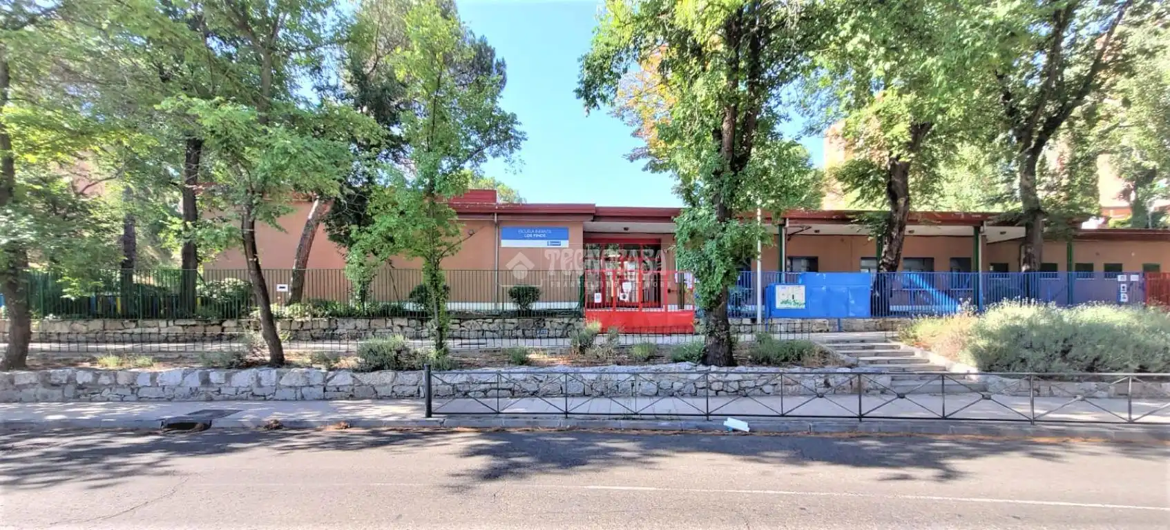 Vista exterior de Piso en venta en Madrid con Calefacción
