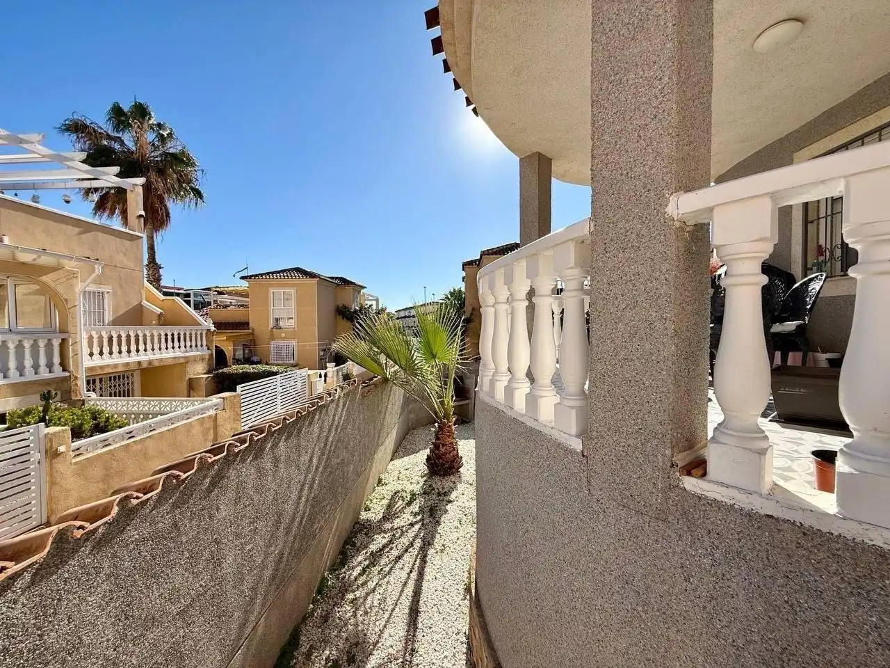 Vista exterior de Casa o xalet en venda en Orihuela amb Calefacció, Jardí privat i Piscina
