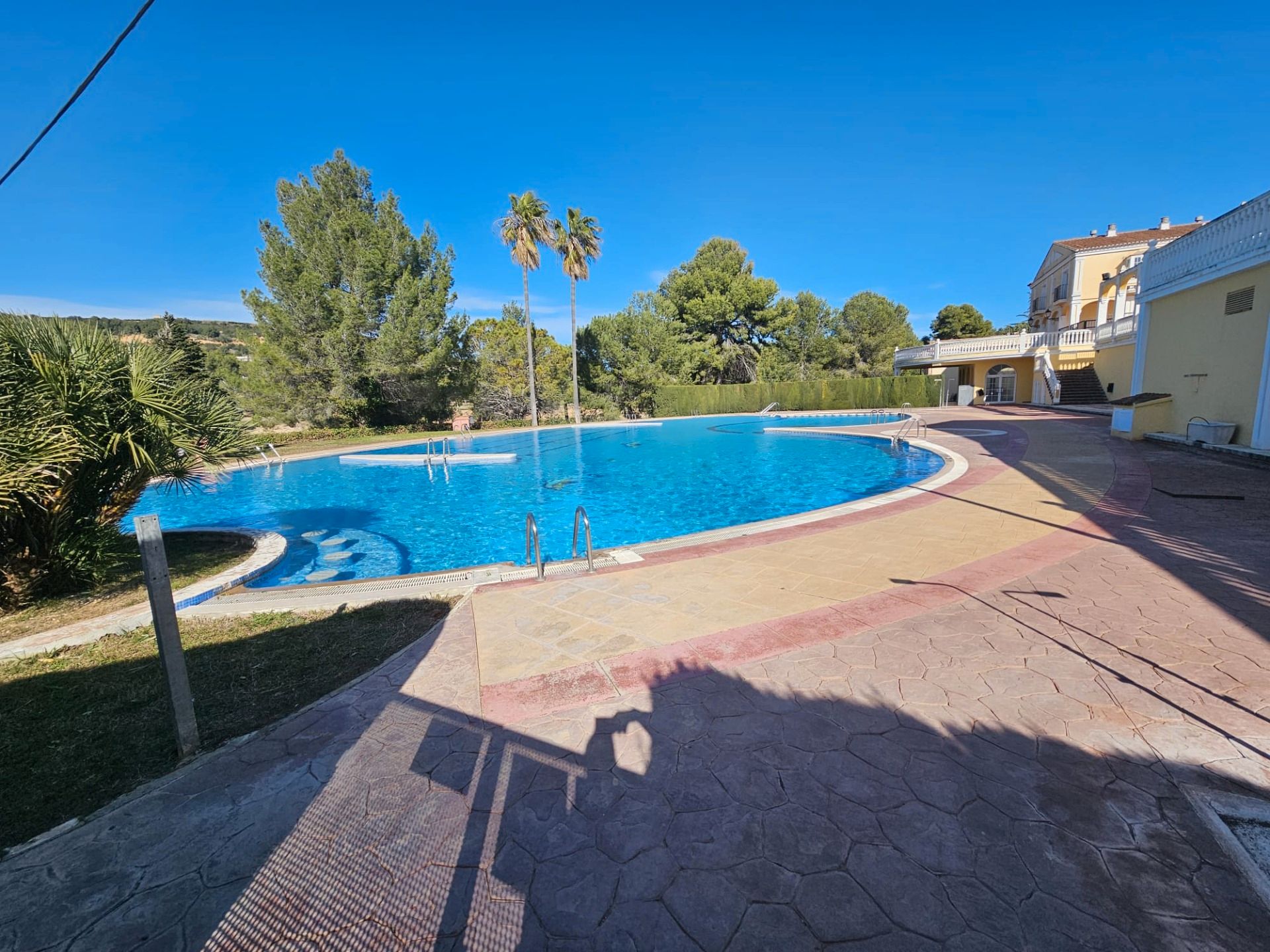 Piscina de Pis en venda en Chiva amb Aire condicionat, Terrassa i Moblat