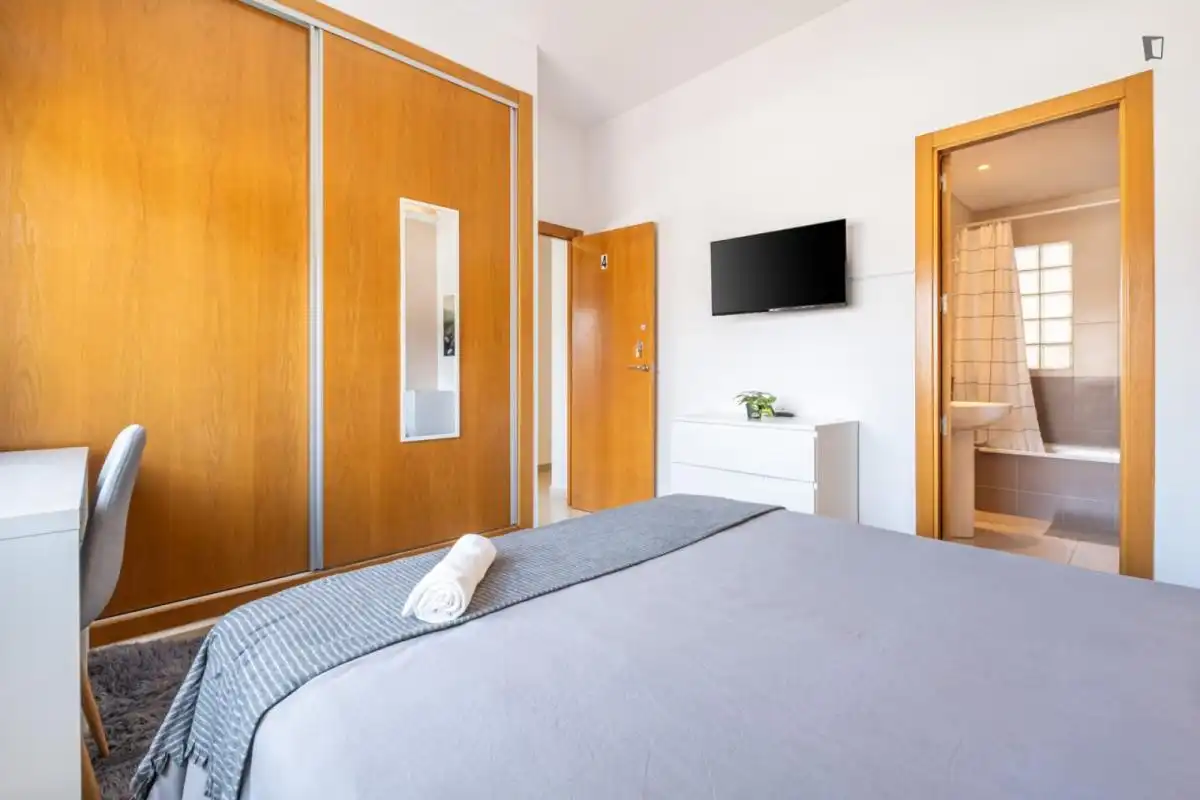 Dormitori de Apartament per a compartir en Alicante / Alacant amb Moblat, Forn i Rentadora