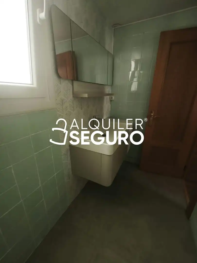 Badezimmer von Wohnung zur Miete in Zaragoza mit Heizung, Terrasse und Möbliert