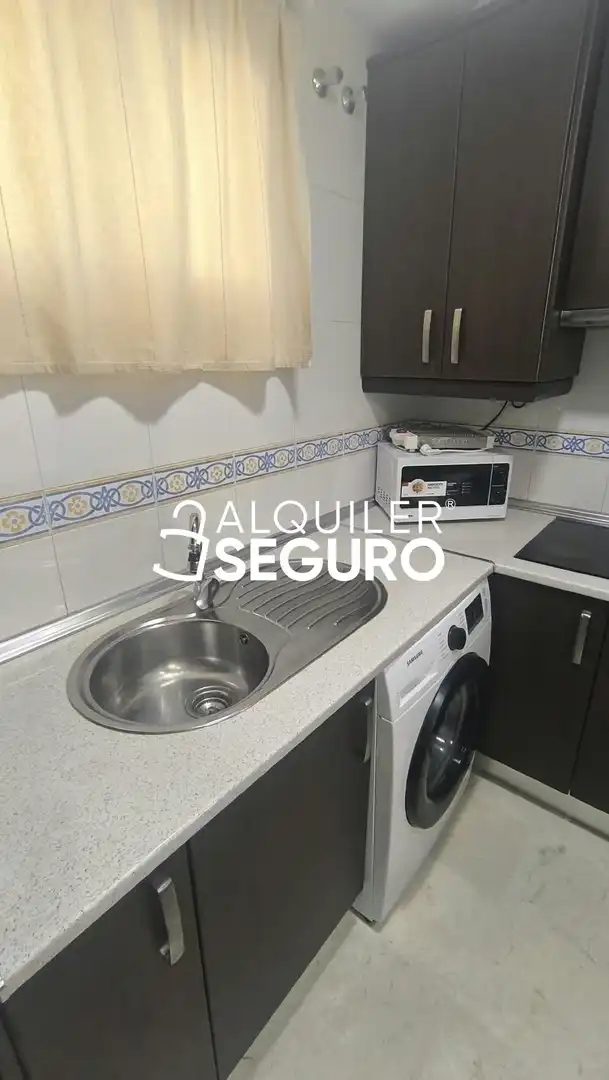 Cocina de Piso de alquiler en Dos Hermanas con Aire acondicionado, Piscina y Amueblado