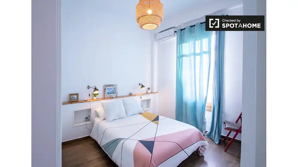 Habitación de Piso de alquiler en Valencia con Aire acondicionado, Calefacción y Amueblado