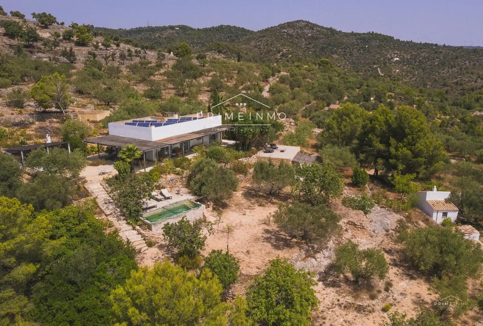 Casa rústica con piscina en venta en Urbanitzacions