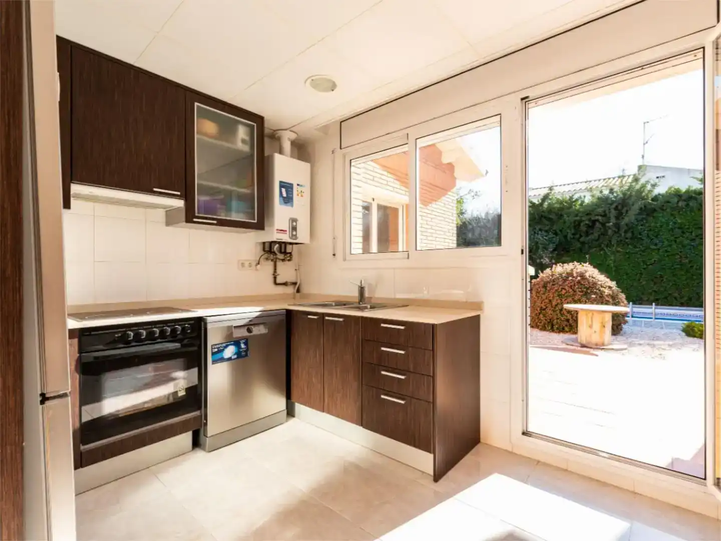 Kitchen of Houses for sale in Roda de Berà  with Swimming Pool and Balcony