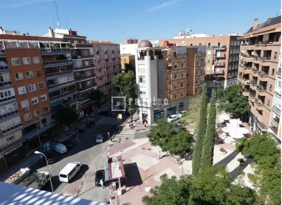 Vista exterior de Oficina de lloguer en Madrid amb Aire condicionat i Calefacció