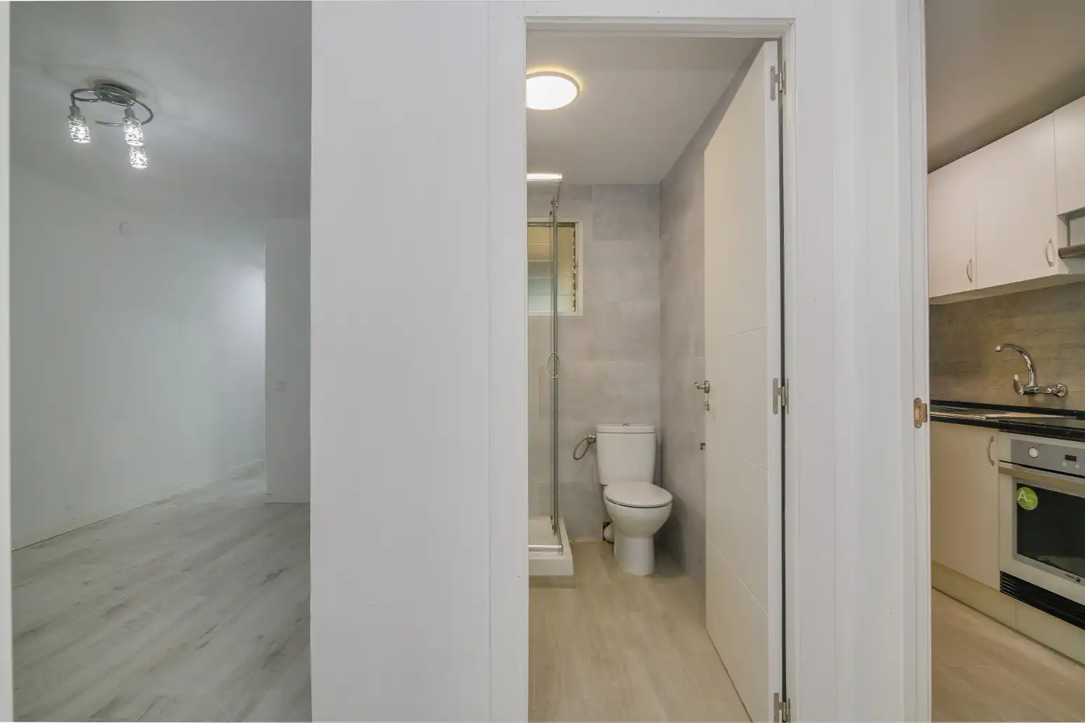 Bany de Pis en venda en L'Hospitalet de Llobregat amb Parquet