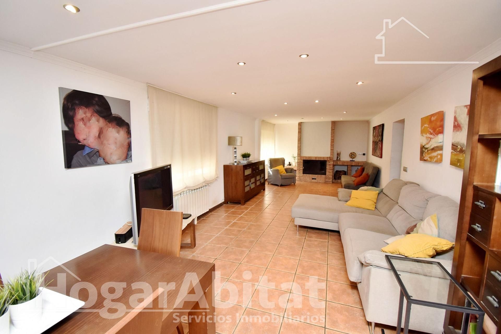 Sala d'estar de Casa o xalet en venda en Castellón de la Plana / Castelló de la Plana amb Calefacció, Jardí privat i Terrassa