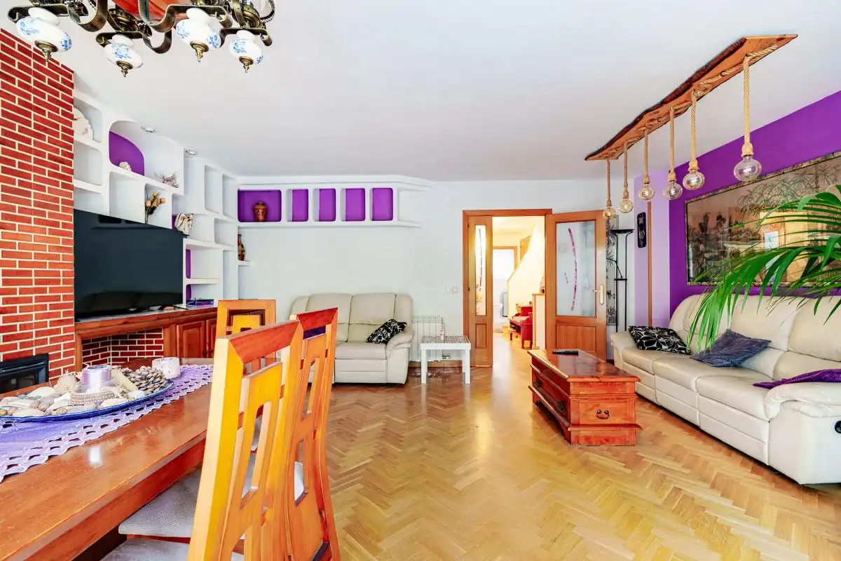 Sala d'estar de Casa adosada en venda en Getafe amb Aire condicionat, Calefacció i Jardí privat