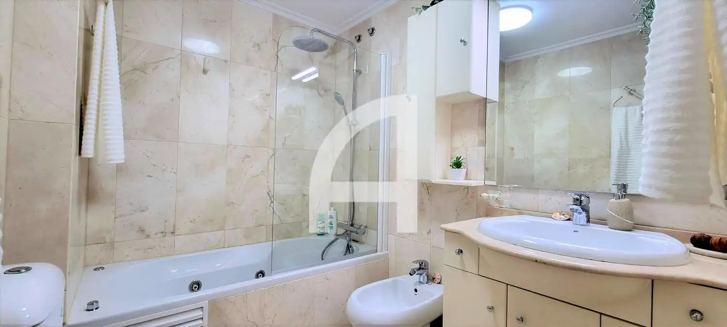 Baño de Piso de alquiler en Vigo  con Calefacción, Trastero y Amueblado
