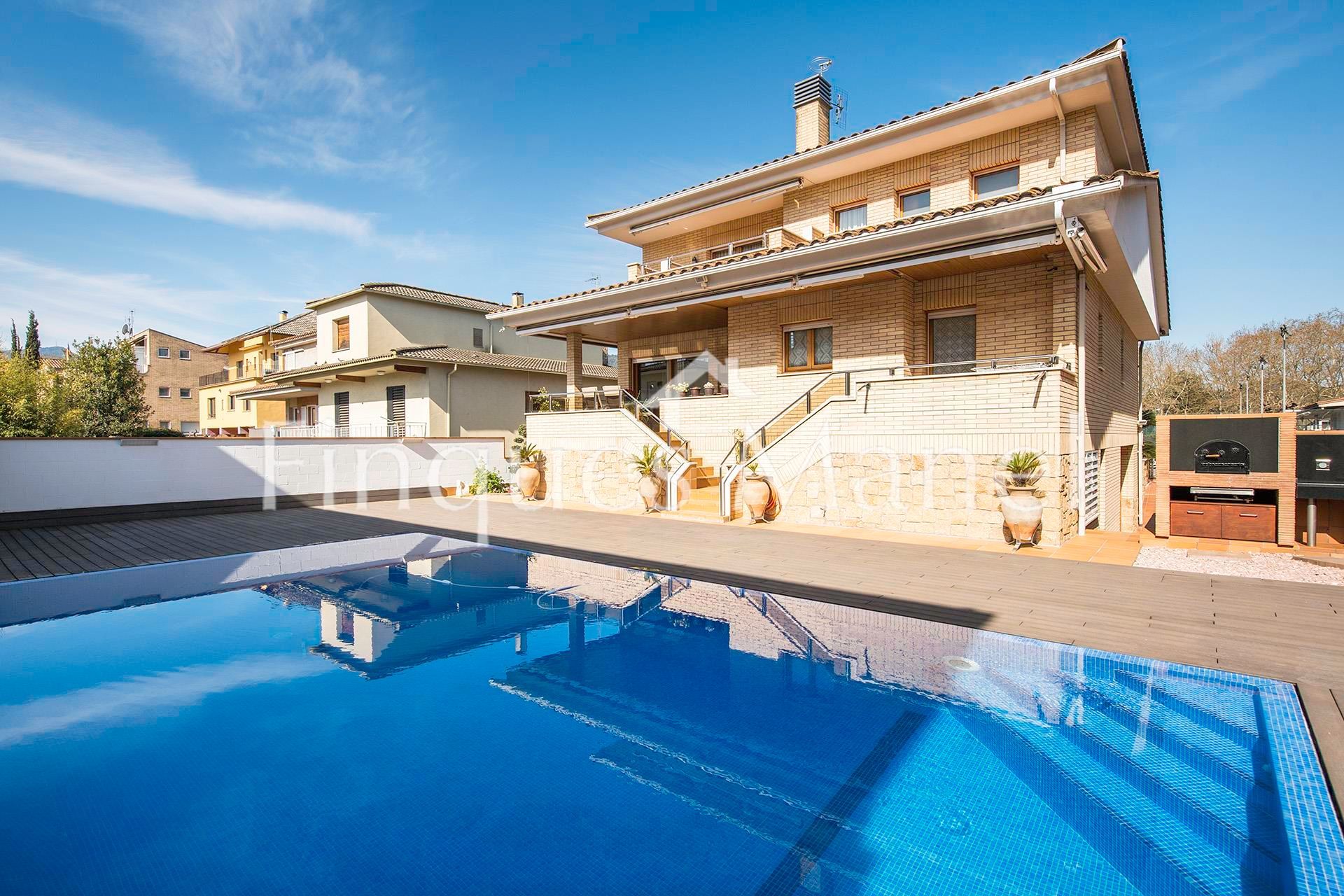 Vista exterior de Casa o chalet en venta en Banyoles con Aire acondicionado, Calefacción y Jardín privado