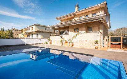 Exterior view of House or chalet for sale in Banyoles  with Air Conditioner, Terrace and Swimming Pool