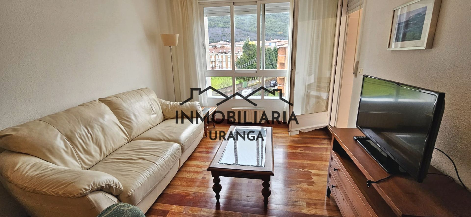 Sala d'estar de Pis en venda en Castro-Urdiales amb Calefacció, Terrassa i Moblat