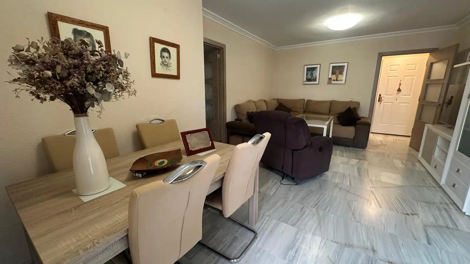Sala d'estar de Pis en venda en San Juan de Aznalfarache amb Aire condicionat, Terrassa i Piscina